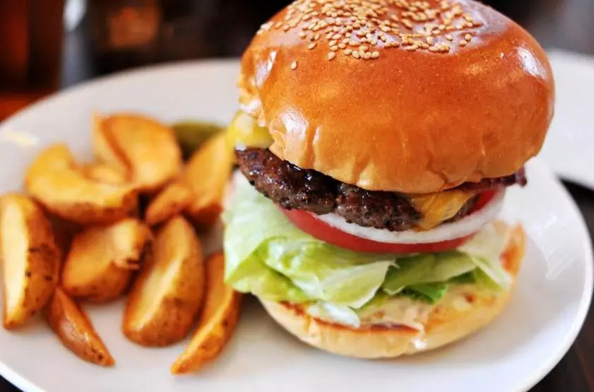 麥當勞菜單均價降低了15%！美國快餐界掀起價格戰(zhàn)