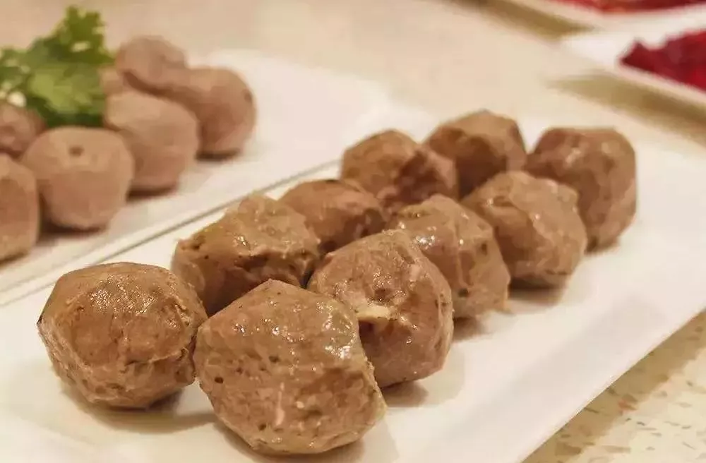 都是牛肉做的，這些做牛肉丸的偏說(shuō)：我們不一樣！
