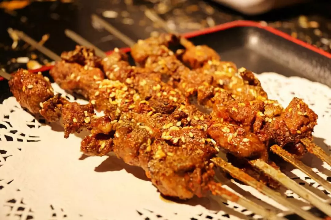 “火鍋大佬”海底撈跨界做燒烤外賣， 將在美團(tuán)、餓了么上線