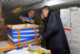 曝光丨 過期冷凍食品，涂改生產日期后繼續(xù)賣？