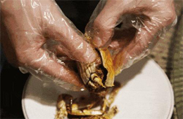 視頻丨全自動剝螃蟹機器人了解一下