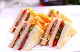 鄭州便利店上演“貼身戰(zhàn)”，鮮食成各家的“頭號(hào)武器”