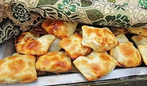 餐飲引領(lǐng)、生產(chǎn)接力，新疆風(fēng)味烤包子風(fēng)靡全國(guó)