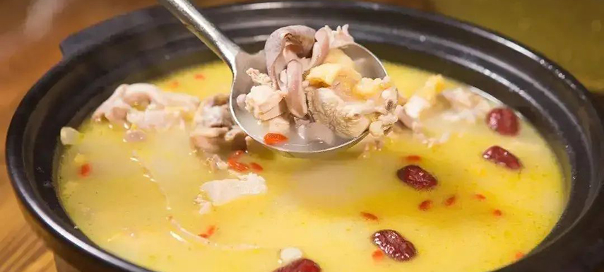 風(fēng)向 | 豬肚雞迎來(lái)高光時(shí)刻，將成預(yù)制菜新爆款？