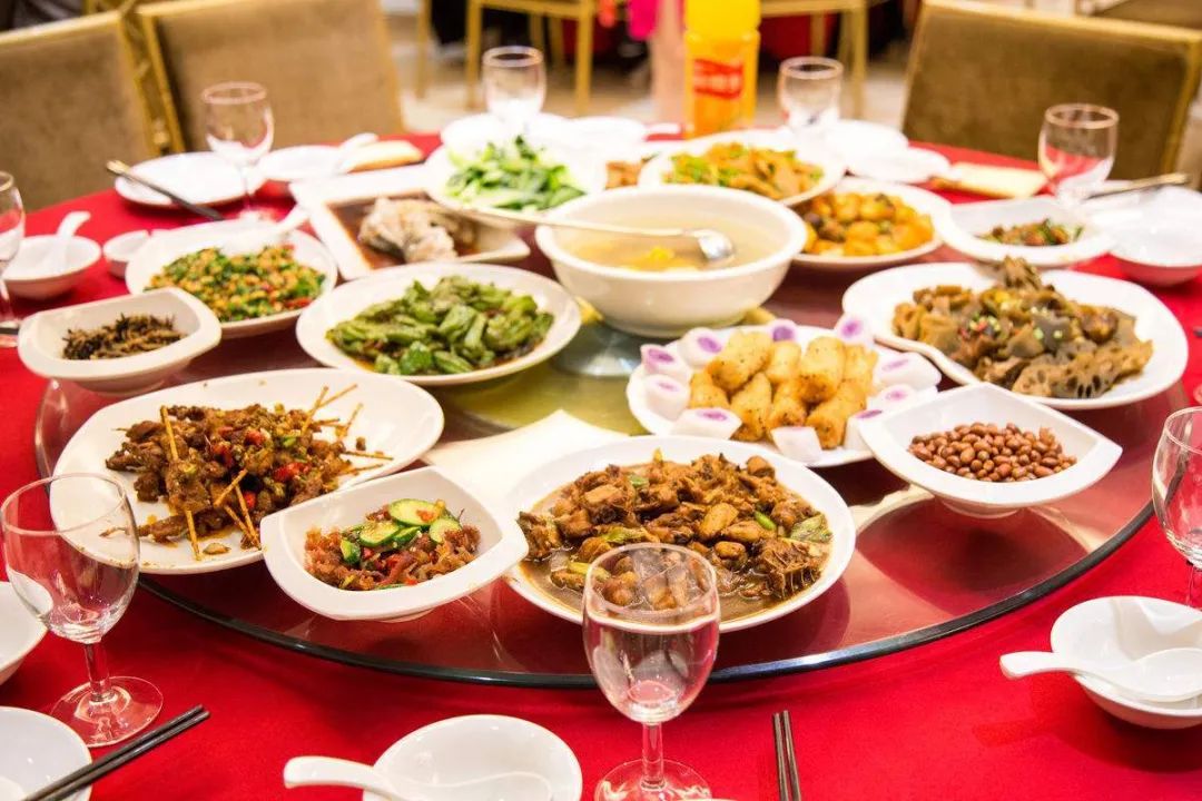 6000一桌的喜宴成本不到1200？ 熱議背后的預(yù)制菜真相：to B仍是黃金賽道