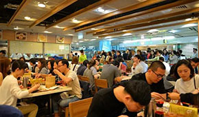 由守轉(zhuǎn)攻！餐飲業(yè)上半年裂變：著力下沉、裂變?nèi)珖?/>
                </div>
                <div   id=