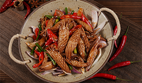 酥炸魷魚(yú)、火箭魷魚(yú)……魷魚(yú)創(chuàng)新制品“游”向更多場(chǎng)景