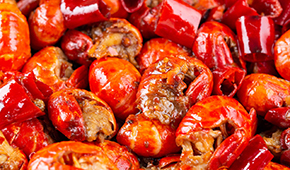 價格跳水、蝦尾滯銷，頂流網(wǎng)紅小龍蝦今年也“頂”不住了？