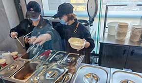 庫(kù)迪賣盒飯、檸季賣烤腸…茶飲店開(kāi)辟副業(yè)，凍品小吃大有機(jī)會(huì)