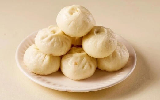 寶泉旅游景區(qū)旁的“包子界清流”，手工老面小籠包剛上市就被搶?zhuān)瑧{什么？