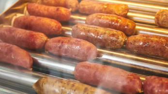 三全等強(qiáng)勢布局，鹵腸市場持續(xù)升溫，“佐餐香腸”打開了哪些新場景機(jī)會？